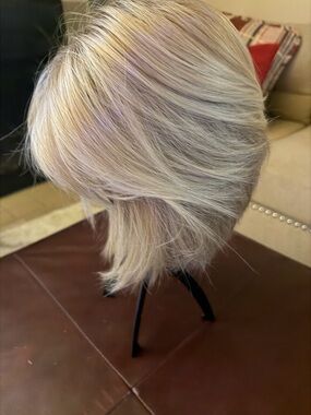 Raquel Welch bob in shaded Biscuit Short Layered Women's Wig - “In Charge”